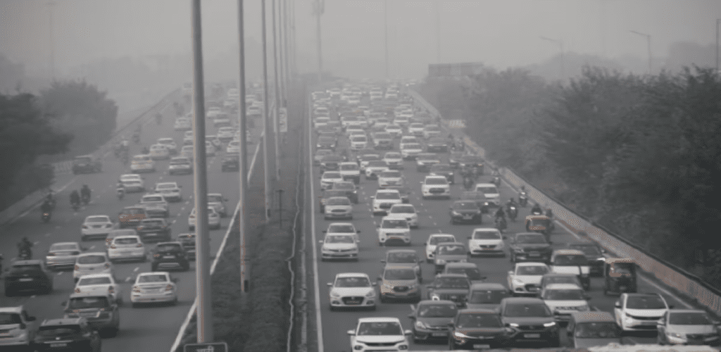 AQI in Delhi: दिल्ली में वाहन प्रतिबंध: वायु प्रदूषण और उसके प्रभाव