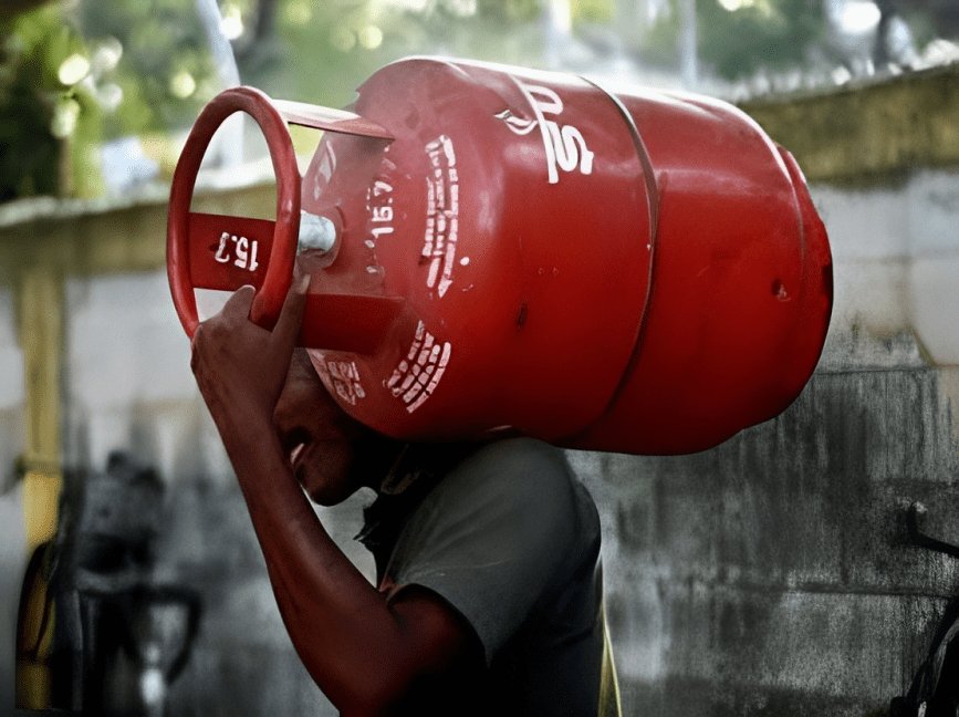 LPG Gas Cylinder: भारत में महंगाई का एक संकेत 2024